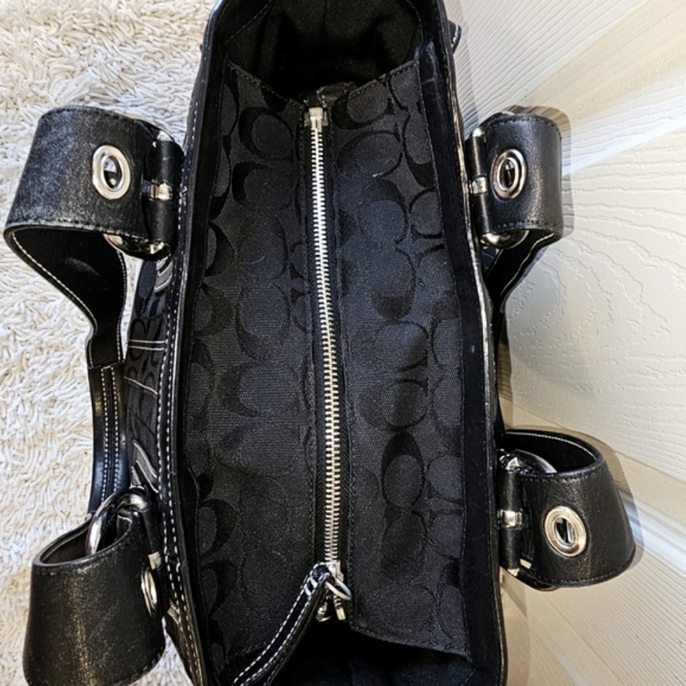 Coach Handbag Pristine Condition - Picture 4 of 6